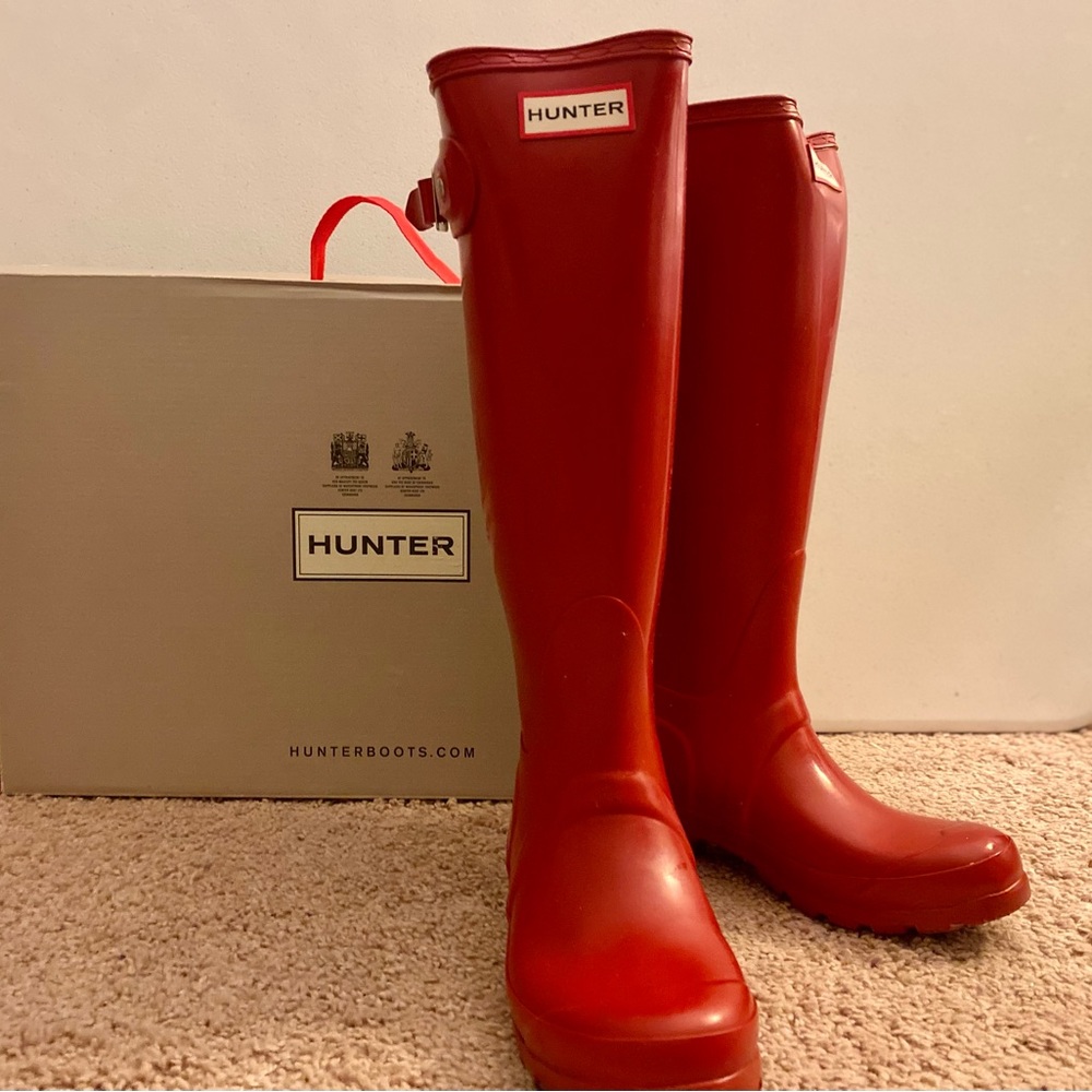 Perfect condition lipstick red tall Hunter boots. Only worn a couple times.